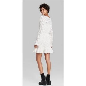 Wild Fable Brushed Lace EUC Sz SM. Fully lined v neck long sleeve PTP 16.5”